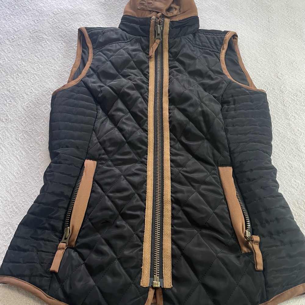 Daniel Cremieux Black and Brown Quilted Vest
size XS‎ Collar is removable